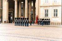 Cambio guardia ad Amalienborg (clicca qui per vedere questa immagine ingrandita)